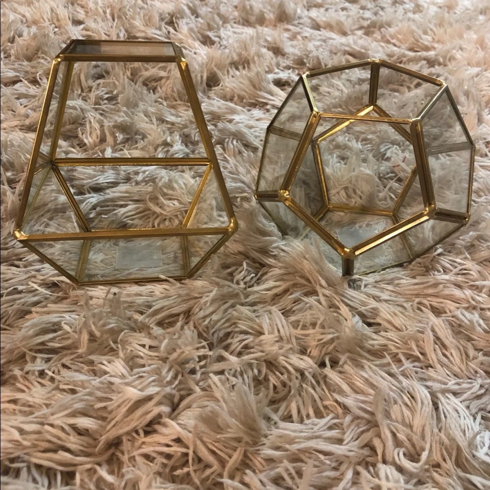 Gold trim candle accents